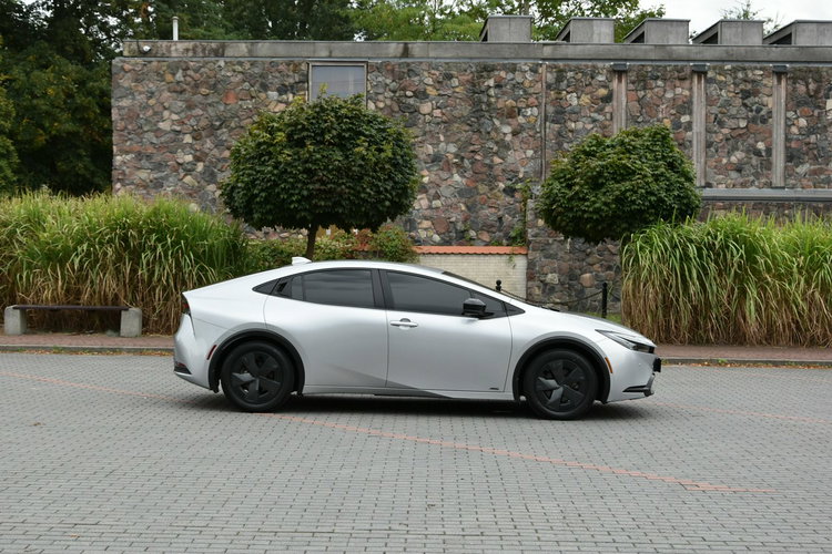Toyota Prius AWD 2.0Hybrid 223KM 2024r. z napędem 4x4 FullLED Kamera Radar 25tkm zdjęcie 9