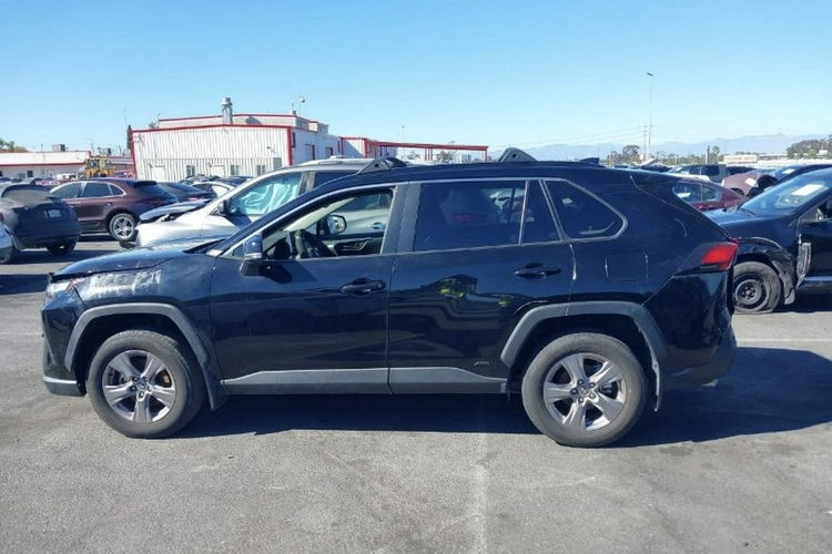 Toyota 4-Runner Hybrid Le 4x4x zdjęcie 9