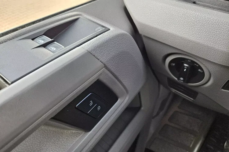 Volkswagen Crafter L3H2 109900zł NETTO Brygadówka 7 osób 2.0TDi/140KM zdjęcie 20