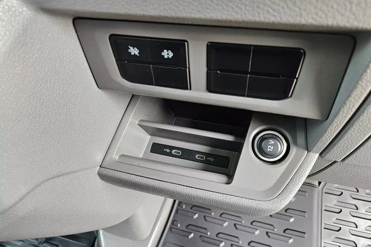 Volkswagen Crafter L3H2 109900zł NETTO Brygadówka 7 osób 2.0TDi/140KM zdjęcie 28