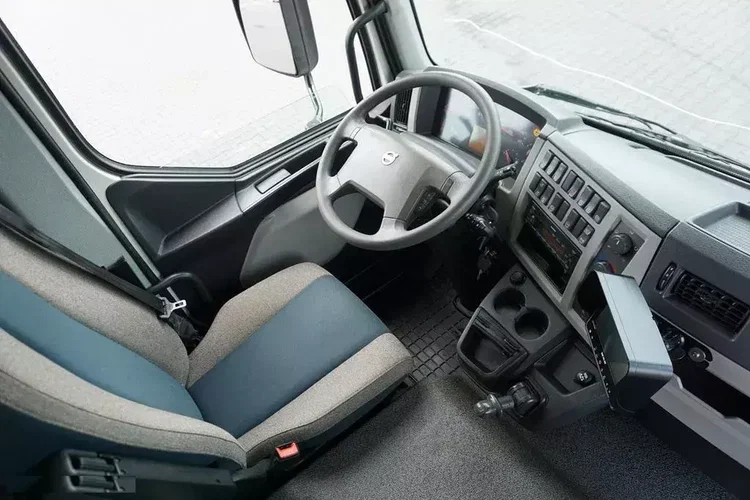 Volvo FL / 280 / EURO 6 / IZOTERMA + WINDA / 18 PALET / ŁAD. 9540 KG zdjęcie 13