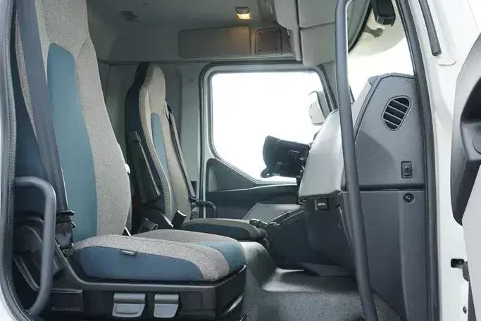 Volvo FL / 280 / EURO 6 / IZOTERMA + WINDA / 18 PALET / ŁAD. 9540 KG zdjęcie 8