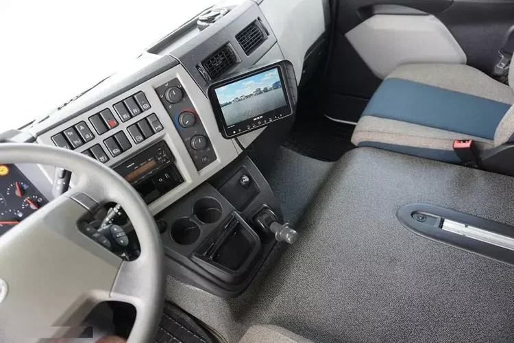 Volvo FL / 280 / EURO 6 / IZOTERMA + WINDA / 18 PALET / ŁAD. 9540 KG zdjęcie 9