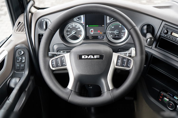 DAF XF 480 / BDF / 6X2 / SSC / KLIMATYZACJA POSTOJOWA / OŚ PODNOSZONA / PO KONTRAKCIE SERWISOWYM zdjęcie 27