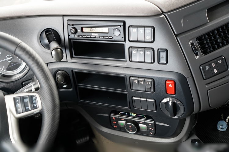 DAF XF 480 / BDF / 6X2 / SSC / KLIMATYZACJA POSTOJOWA / OŚ PODNOSZONA / PO KONTRAKCIE SERWISOWYM zdjęcie 29