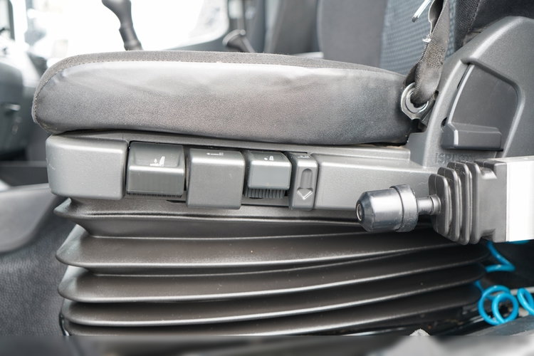 Mercedes -BENZ ATEGO 1629 / 4x4 / WYWROTKA + HDS HIAB 111 B-3  / PILOT /  ROTATOR / WIDŁY DO PALET / MANUAL  zdjęcie 35