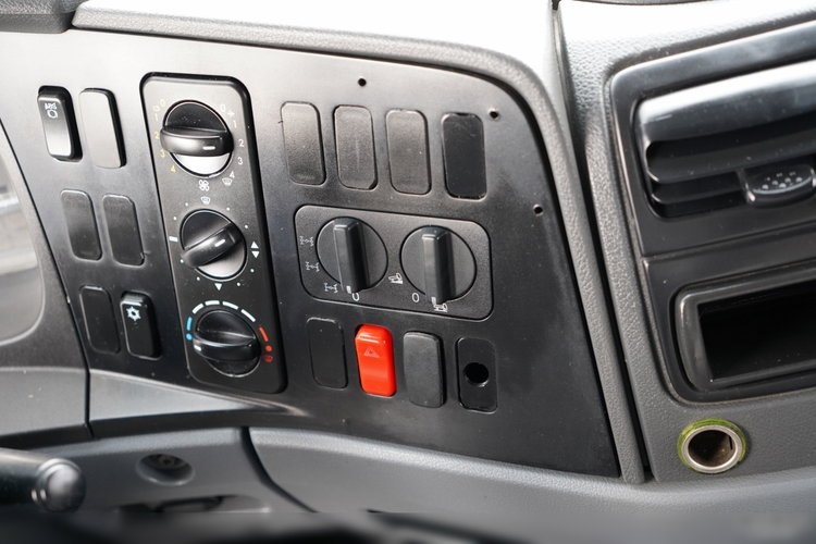 Mercedes -BENZ ATEGO 1629 / 4x4 / WYWROTKA + HDS HIAB 111 B-3  / PILOT /  ROTATOR / WIDŁY DO PALET / MANUAL  zdjęcie 40