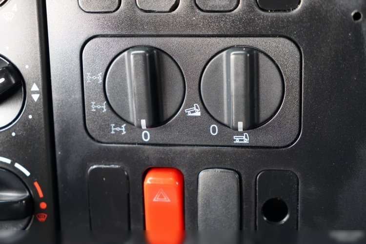 Mercedes -BENZ ATEGO 1629 / 4x4 / WYWROTKA + HDS HIAB 111 B-3  / PILOT /  ROTATOR / WIDŁY DO PALET / MANUAL  zdjęcie 41