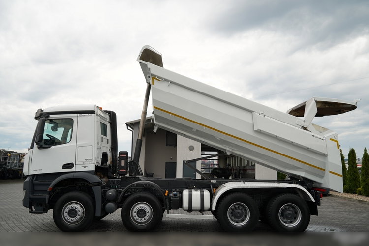 Mercedes AROCS 3243 / 8x4 / WYWROTKA / TYLNOZSYP  MEILLER / HYDROKLAPA / EURO 6  zdjęcie 2