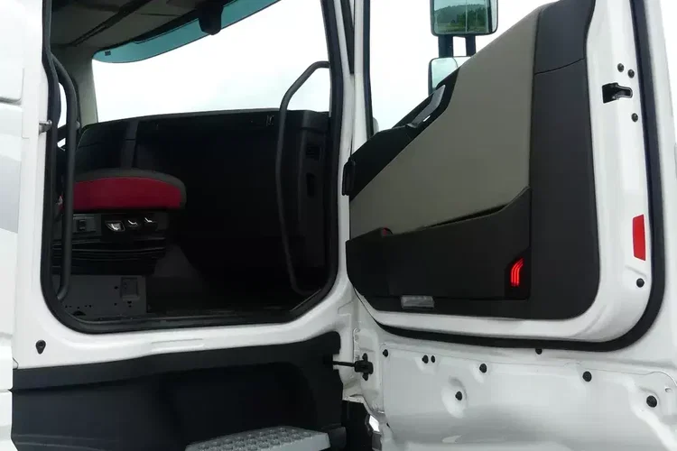 Volvo FH4 460 / EURO 6 / STANDARD / KLIMATYZACJA POSTOJOWA / zdjęcie 24