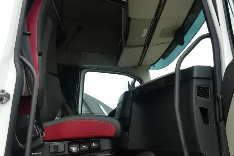 Volvo FH4 460 / EURO 6 / STANDARD / KLIMATYZACJA POSTOJOWA / zdjęcie 25