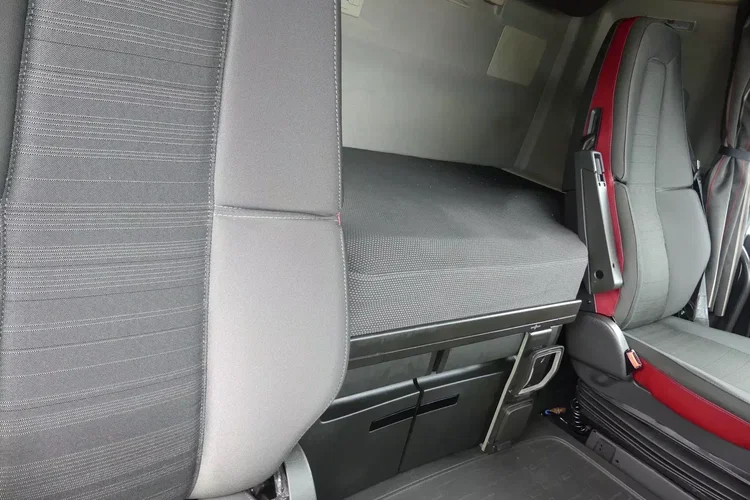 Volvo FH4 460 / EURO 6 / STANDARD / KLIMATYZACJA POSTOJOWA / zdjęcie 27