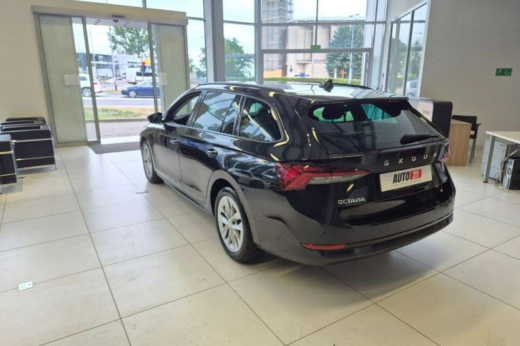 Skoda Octavia Ambition 1szy wł, bezwypadkowy, Gwarancja, VAT 23% Dealer Skody zdjęcie 6