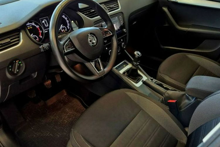 Skoda Octavia Salon PL 1wł Full ASO bezwypadkowy Rok gwarancji zdjęcie 9