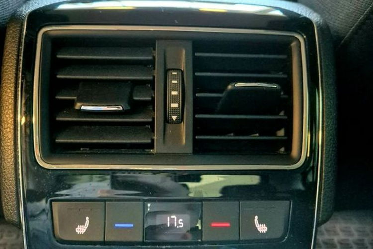 Skoda Superb Salon Pl 1szy wł, bezwypadkowy, Full ASO, Rok Gwarancji, Dealer Skody zdjęcie 16