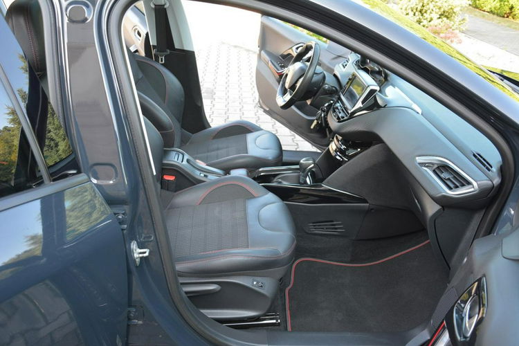 Peugeot 2008 GT-Line Grip Control ledy Navi Panorama Skóry Kamera ALU 17 FULL zdjęcie 15
