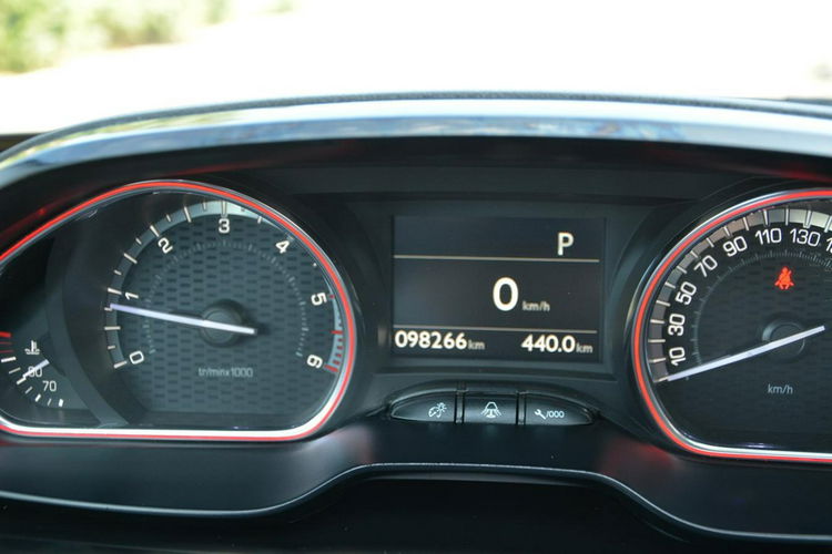 Peugeot 2008 GT-Line Grip Control ledy Navi Panorama Skóry Kamera ALU 17 FULL zdjęcie 23