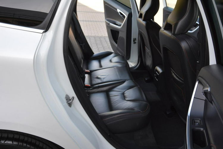 XC 60 Biała Perła Ocean Virtual Xenon Skóry Panorama Ledy Navi ASO Volvo zdjęcie 15