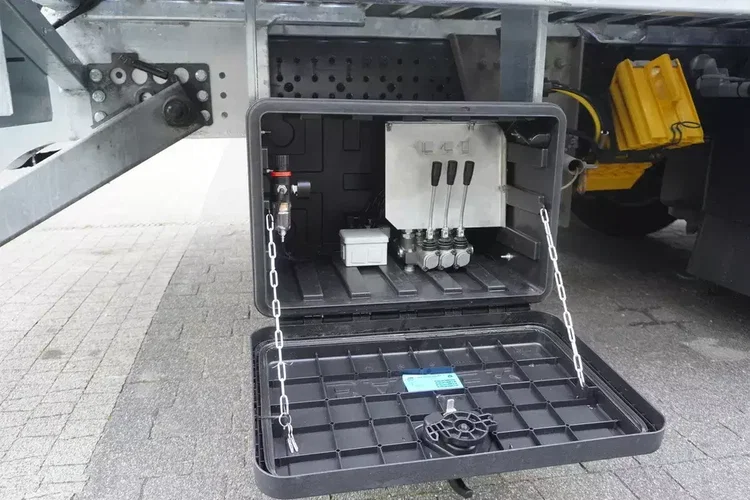 Mercedes Actros 1840 / NOWA ocynkowana laweta 9.2 m / kab. sypialna zdjęcie 18