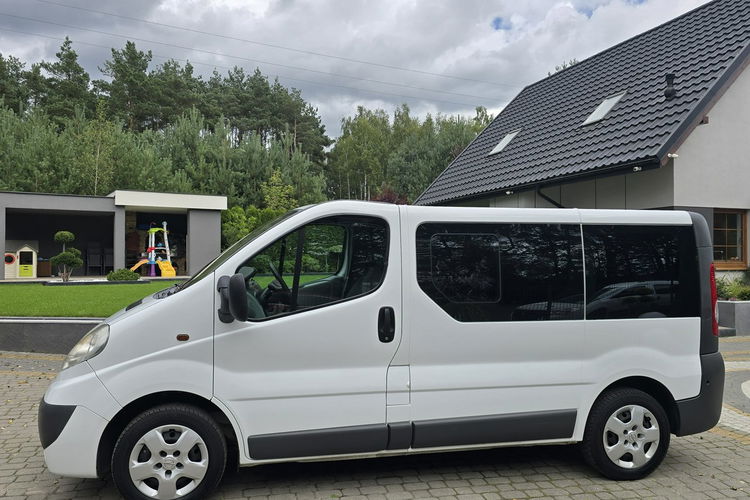 Opel Vivaro 2.0 dCi 8-osobowy / Bezwypadkowy / ZADBANY zdjęcie 1