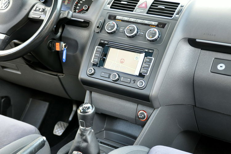 Volkswagen Touran 2.0TDI(140KM) Lift Duża Navi Panorama Alcantara Chrom Reling Alu16"ASO zdjęcie 26