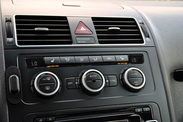 Volkswagen Touran 2.0TDI(140KM) Lift Duża Navi Panorama Alcantara Chrom Reling Alu16"ASO zdjęcie 31