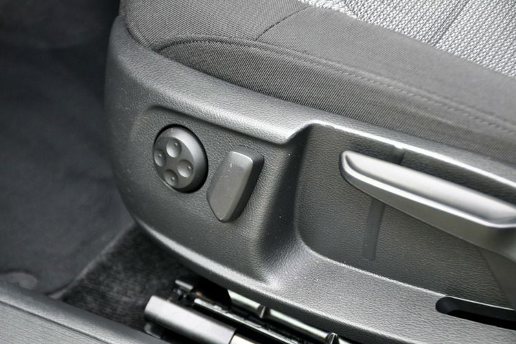 Volkswagen Passat 2.0TDI(140KM) Duża Navi Klimatronik El.Fotel Welur Reling Alu17"ASO VW zdjęcie 23