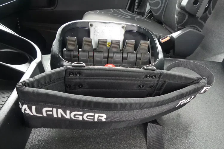 Iveco TRAKKER 450 / 8x4 / EURO 6 / HDS PALFINGER PK 22002-EH / NISKI PRZEBIEG / zdjęcie 29