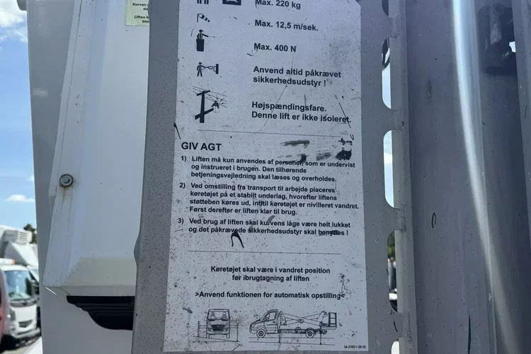 Mercedes Sprinter Zwyżka Podnośnik Koszowy VERSALIFT VTX-240 UDT zdjęcie 18