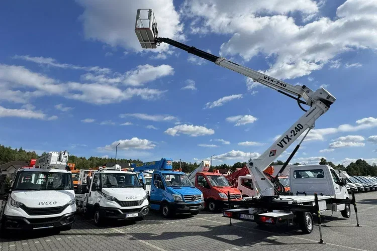 Mercedes Sprinter Zwyżka Podnośnik Koszowy VERSALIFT VTX-240 UDT zdjęcie 23
