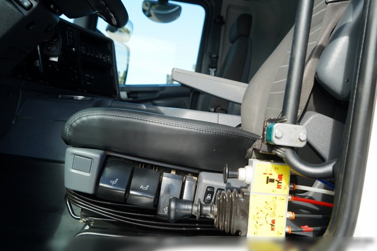 Scania P 410 / 6x4 / WYWROTKA - 6 M + HDS HIAB XS 211 / STEROWANIE RADIOWE / EURO 6 / ROTATOR / CHWYTAK  zdjęcie 36