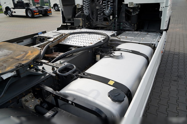 Volvo FH 460 / HYDRAULIKA / NISKA KABINA / OPONY 100 % / 2018 ROK / SPROWADZONY zdjęcie 16