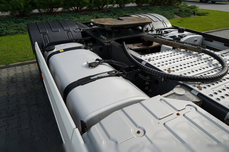 Volvo FH 460 / HYDRAULIKA / NISKA KABINA / OPONY 100 % / 2018 ROK / SPROWADZONY zdjęcie 17