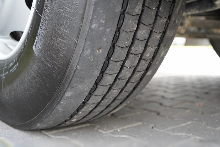 Volvo FH 460 / HYDRAULIKA / NISKA KABINA / OPONY 100 % / 2018 ROK / SPROWADZONY zdjęcie 18