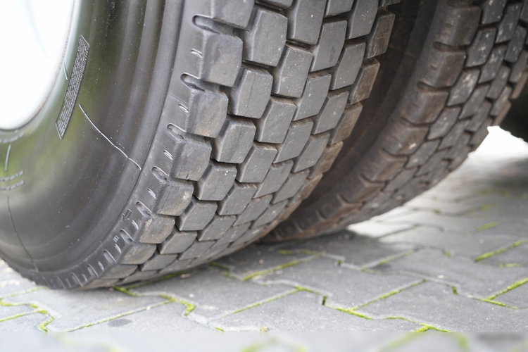 Volvo FH 460 / HYDRAULIKA / NISKA KABINA / OPONY 100 % / 2018 ROK / SPROWADZONY zdjęcie 20