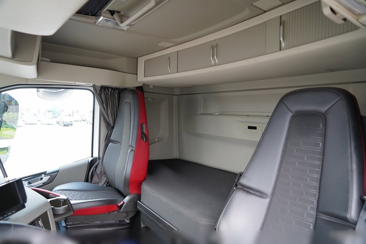 Volvo FH 460 / HYDRAULIKA / NISKA KABINA / OPONY 100 % / 2018 ROK / SPROWADZONY zdjęcie 24