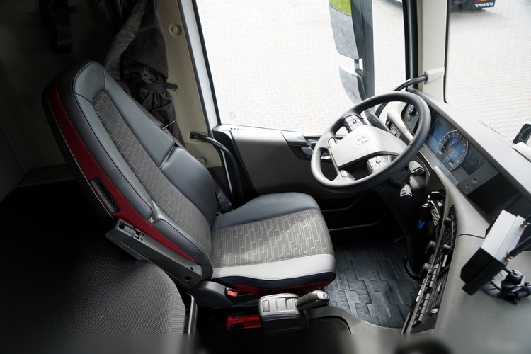Volvo FH 460 / HYDRAULIKA / NISKA KABINA / OPONY 100 % / 2018 ROK / SPROWADZONY zdjęcie 26
