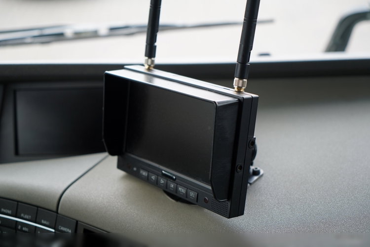 Volvo FH 460 / HYDRAULIKA / NISKA KABINA / OPONY 100 % / 2018 ROK / SPROWADZONY zdjęcie 32