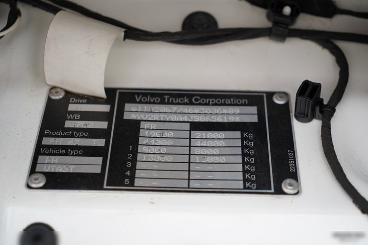 Volvo FH 460 / HYDRAULIKA / NISKA KABINA / OPONY 100 % / 2018 ROK / SPROWADZONY zdjęcie 37