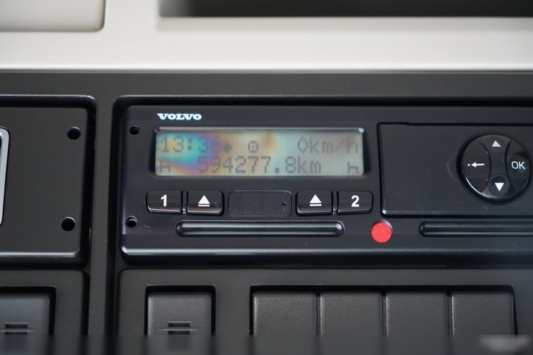 Volvo FH 460 / HYDRAULIKA / NISKA KABINA / OPONY 100 % / 2018 ROK / SPROWADZONY zdjęcie 39