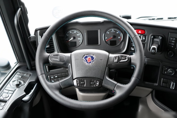 Scania R 450 / RETARDER / HYDRAULIKA / KLIMATYZACJA POSTOJOWA / ALUFELGI / SPROWADZONA / PO KONTRAKCIE SERWISOWYM zdjęcie 27