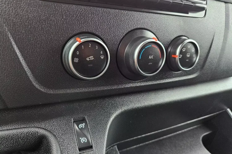 Renault Master L3H2 114999zł Netto Brygadówka 7 osób 2.3 dCi/136KM zdjęcie 26