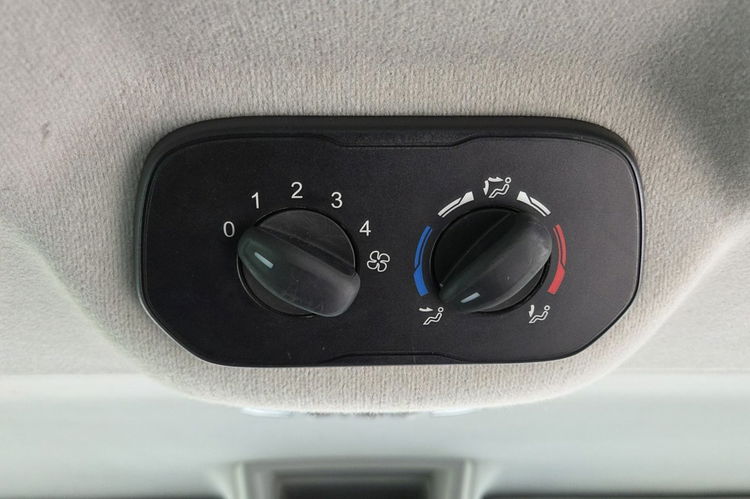 Ford Transit Custom 2.2 TDCI 125KM 9 osób Manual Kamera Czujnik Przód Tył Nawiewy zdjęcie 16
