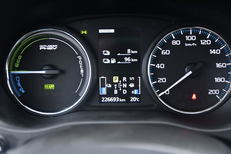 Mitsubishi Outlander 2.0Plug-IN Hybrid. 4x4.Skóry.Navi.Kam.Cof.Hands-Free.Xenony.Automat.Sz zdjęcie 35