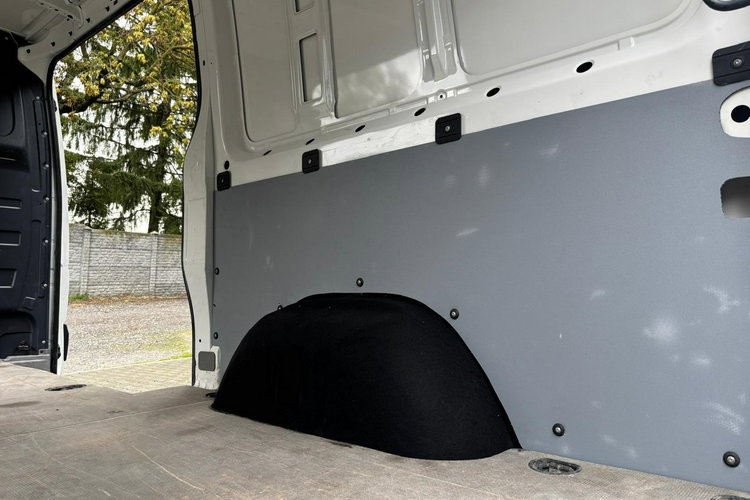 Volkswagen Crafter 2.0 160KM 2016 L2H1 144tys. km Pojedyncza turbina Drzwi przesuwane x2 zdjęcie 26