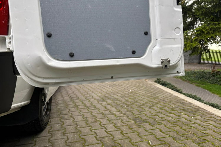 Volkswagen Crafter 2.0 160KM 2016 L2H1 144tys. km Pojedyncza turbina Drzwi przesuwane x2 zdjęcie 27