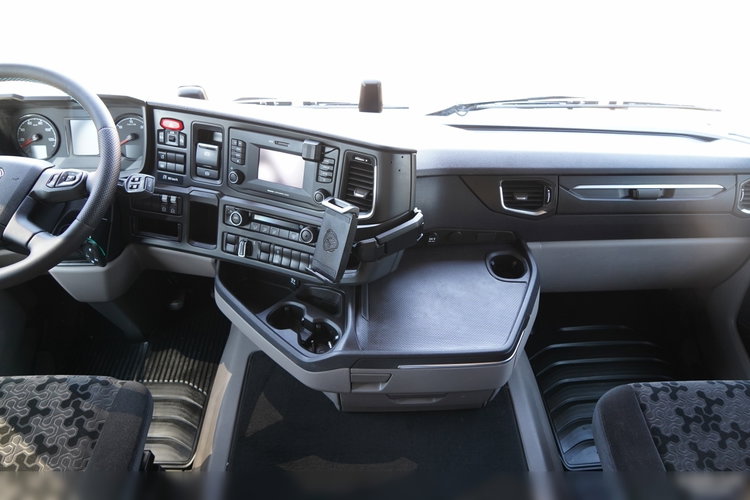 Scania R 450 / HYDRAULIKA / RETARDER / KLIMATYZACJA POSTOJOWA / ALUFELGI / PO KONTRAKCIE SERWISOWYM / SPROWADZONA zdjęcie 30