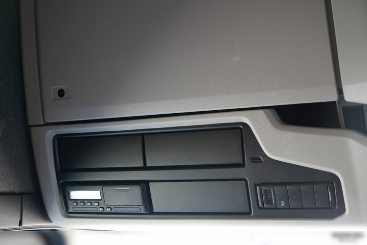 Scania R 450 / HYDRAULIKA / RETARDER / KLIMATYZACJA POSTOJOWA / ALUFELGI / PO KONTRAKCIE SERWISOWYM / SPROWADZONA zdjęcie 32