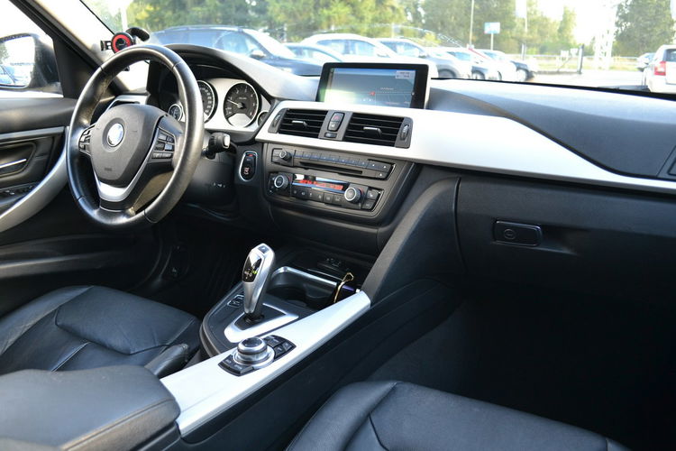 BMW 320 2.0D 163KM Klimatyzacja Nawigacja Zarejestrowany El. Klapa KeyLessGo zdjęcie 11