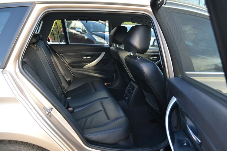 BMW 320 2.0D 163KM Klimatyzacja Nawigacja Zarejestrowany El. Klapa KeyLessGo zdjęcie 12